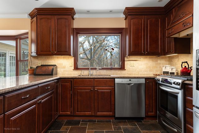 32W050 Cedar Lane, Wayne, IL 60184