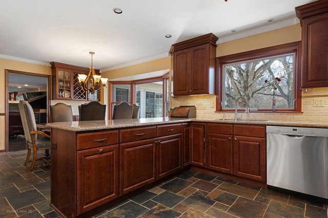 32W050 Cedar Lane, Wayne, IL 60184