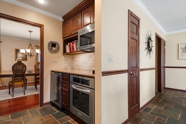 32W050 Cedar Lane, Wayne, IL 60184