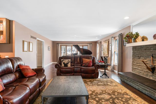 32W050 Cedar Lane, Wayne, IL 60184