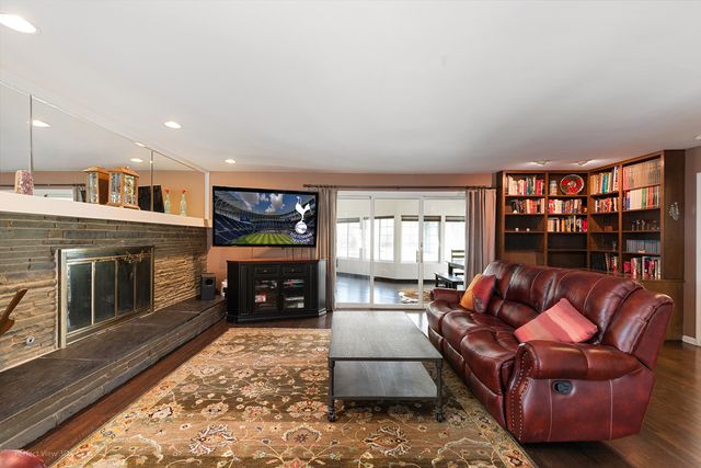 32W050 Cedar Lane, Wayne, IL 60184