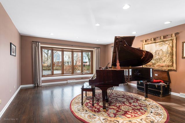 32W050 Cedar Lane, Wayne, IL 60184