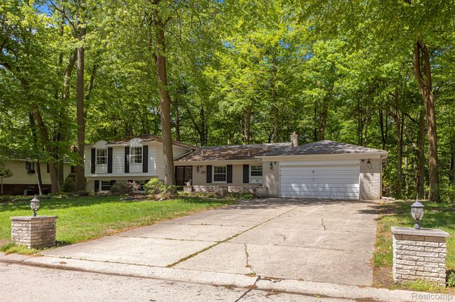 21257 Woodfarm Drive, Farmington Hills, MI 48167