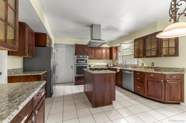 21257 Woodfarm Drive, Farmington Hills, MI 48167