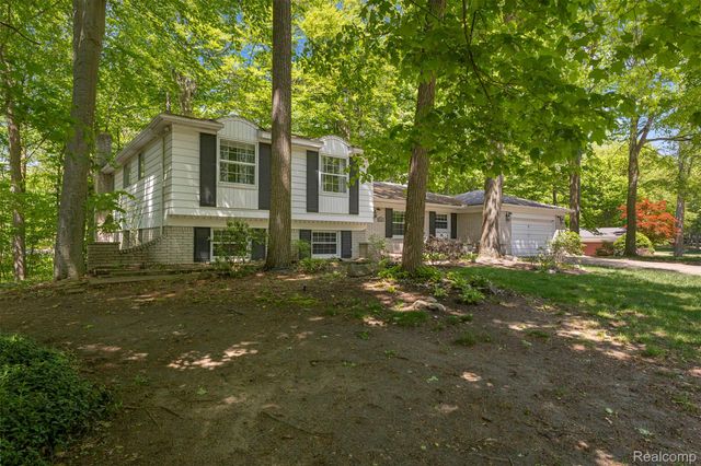 21257 Woodfarm Drive, Farmington Hills, MI 48167