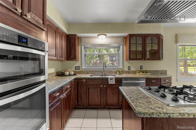21257 Woodfarm Drive, Farmington Hills, MI 48167