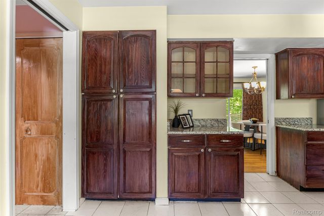 21257 Woodfarm Drive, Farmington Hills, MI 48167