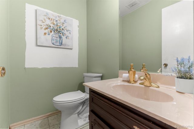 21257 Woodfarm Drive, Farmington Hills, MI 48167