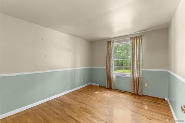 21257 Woodfarm Drive, Farmington Hills, MI 48167