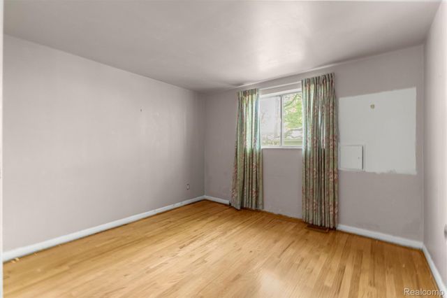 21257 Woodfarm Drive, Farmington Hills, MI 48167