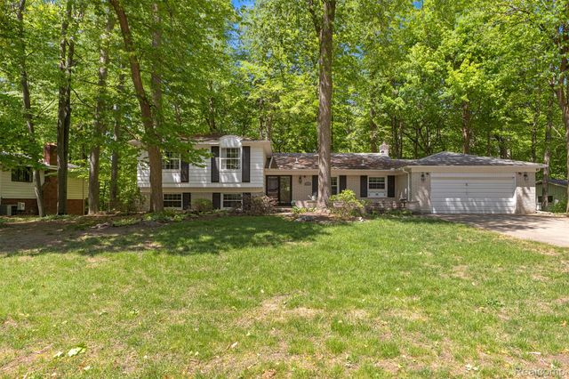 21257 Woodfarm Drive, Farmington Hills, MI 48167