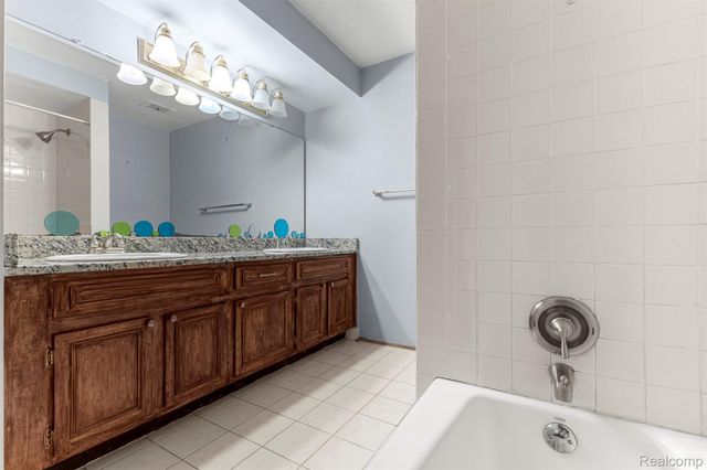 21257 Woodfarm Drive, Farmington Hills, MI 48167