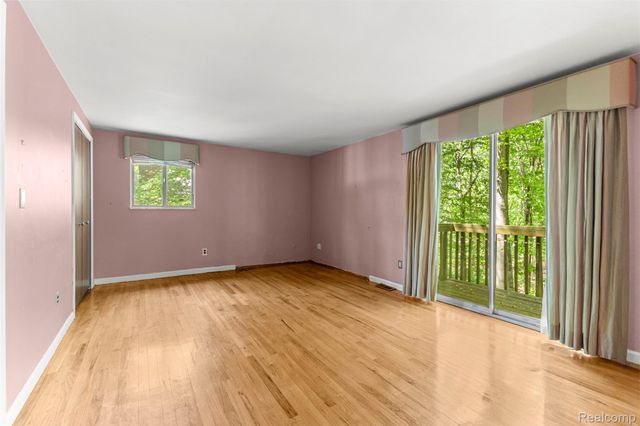 21257 Woodfarm Drive, Farmington Hills, MI 48167