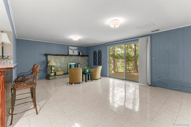 21257 Woodfarm Drive, Farmington Hills, MI 48167
