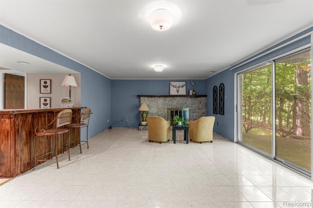 21257 Woodfarm Drive, Farmington Hills, MI 48167