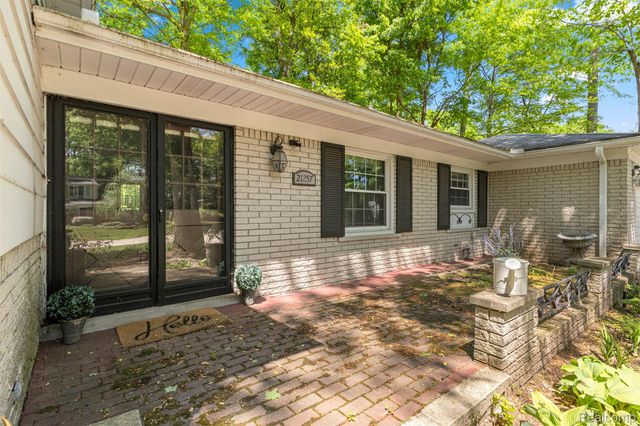 21257 Woodfarm Drive, Farmington Hills, MI 48167