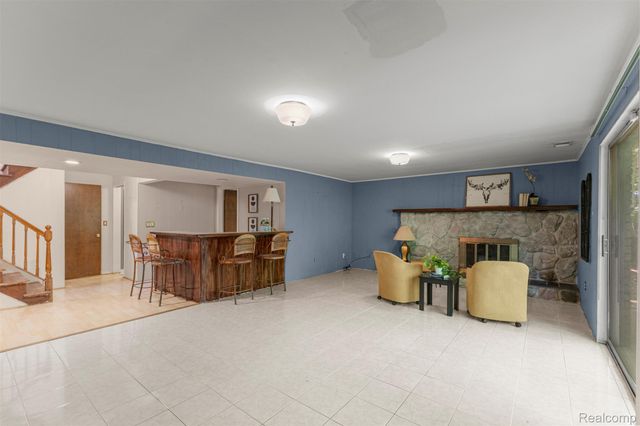 21257 Woodfarm Drive, Farmington Hills, MI 48167