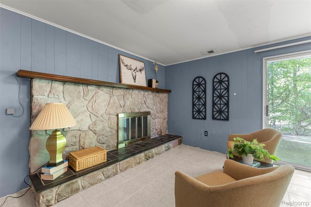 21257 Woodfarm Drive, Farmington Hills, MI 48167