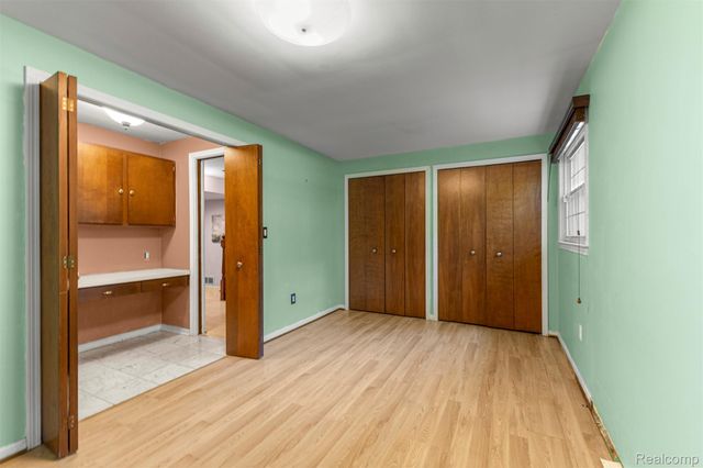 21257 Woodfarm Drive, Farmington Hills, MI 48167