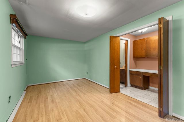 21257 Woodfarm Drive, Farmington Hills, MI 48167