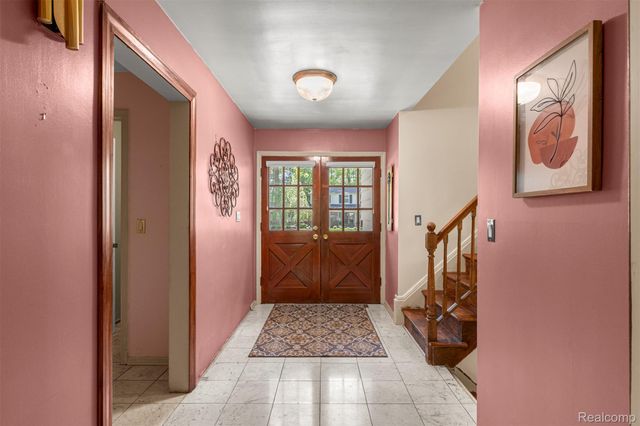 21257 Woodfarm Drive, Farmington Hills, MI 48167