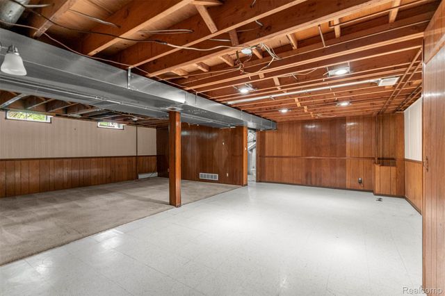 21257 Woodfarm Drive, Farmington Hills, MI 48167
