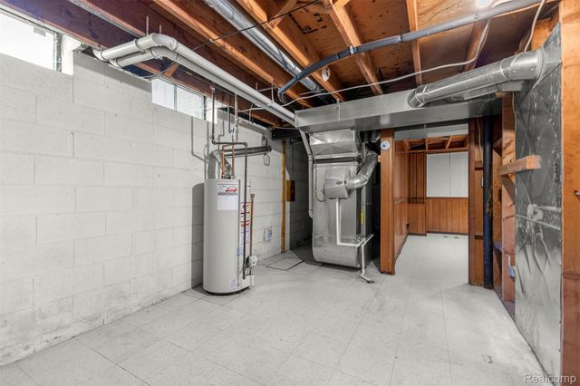 21257 Woodfarm Drive, Farmington Hills, MI 48167