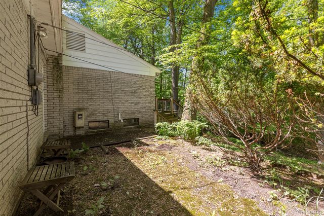 21257 Woodfarm Drive, Farmington Hills, MI 48167