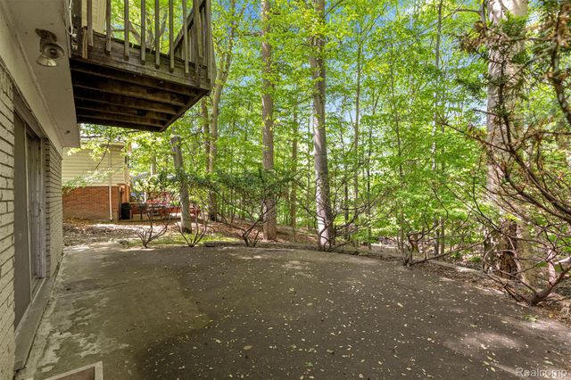 21257 Woodfarm Drive, Farmington Hills, MI 48167