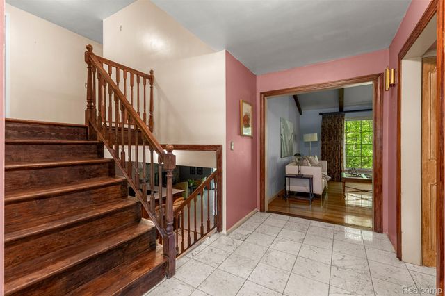 21257 Woodfarm Drive, Farmington Hills, MI 48167