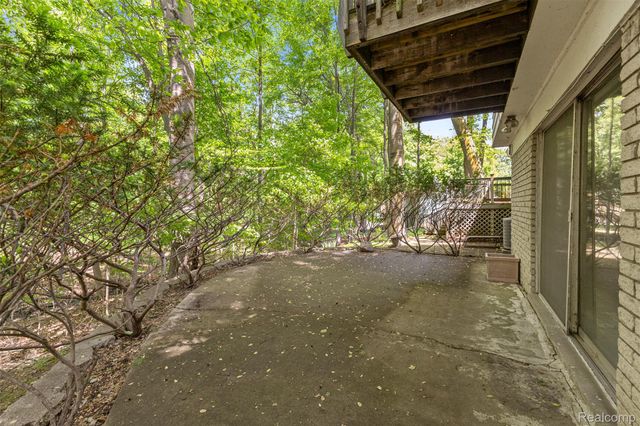 21257 Woodfarm Drive, Farmington Hills, MI 48167