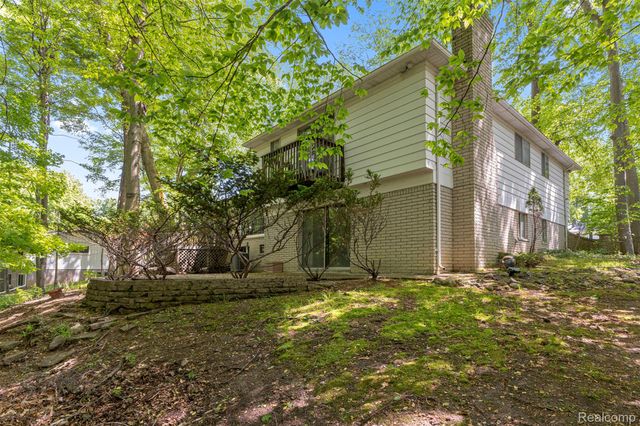 21257 Woodfarm Drive, Farmington Hills, MI 48167