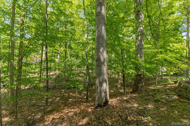 21257 Woodfarm Drive, Farmington Hills, MI 48167
