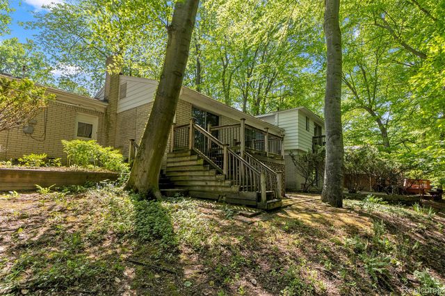 21257 Woodfarm Drive, Farmington Hills, MI 48167
