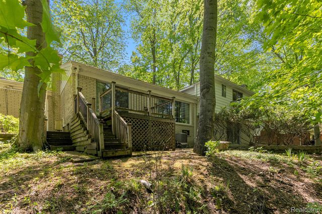 21257 Woodfarm Drive, Farmington Hills, MI 48167