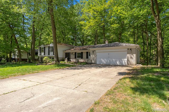 21257 Woodfarm Drive, Farmington Hills, MI 48167
