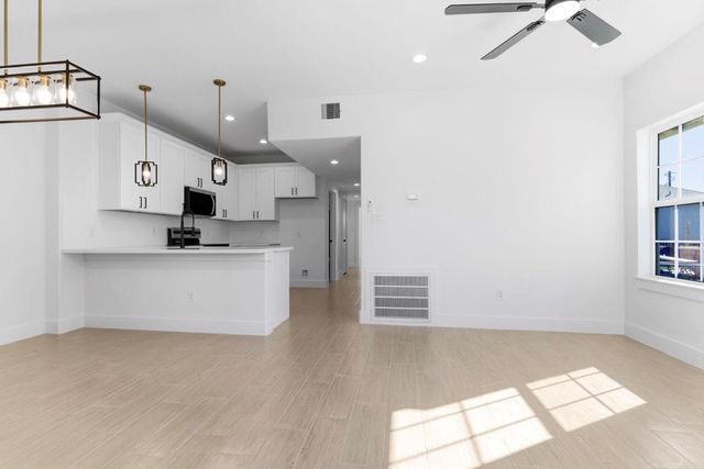 428 Rhode Island Street B, Houston, TX 77029