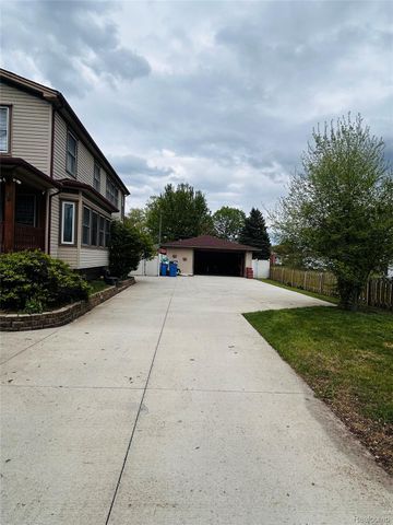 8186 Lenore Street, Dearborn Heights, MI 48127