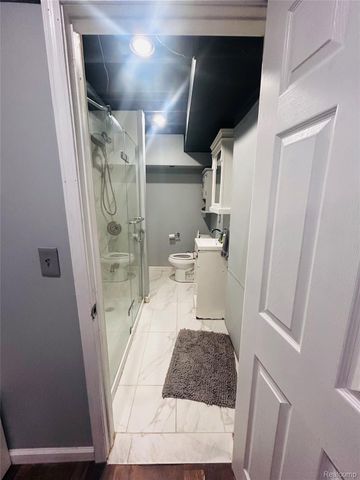8186 Lenore Street, Dearborn Heights, MI 48127