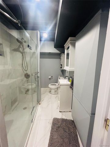 8186 Lenore Street, Dearborn Heights, MI 48127