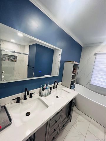 8186 Lenore Street, Dearborn Heights, MI 48127