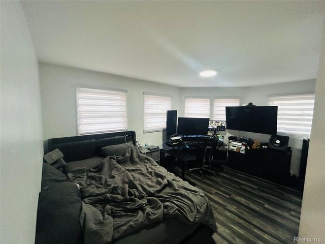 8186 Lenore Street, Dearborn Heights, MI 48127
