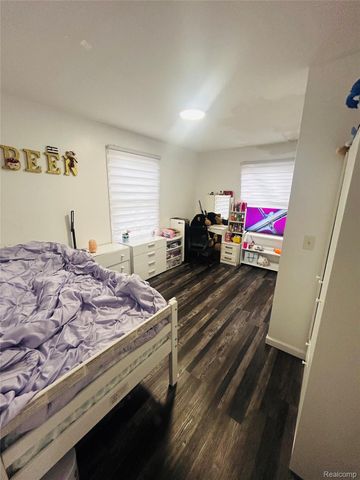 8186 Lenore Street, Dearborn Heights, MI 48127