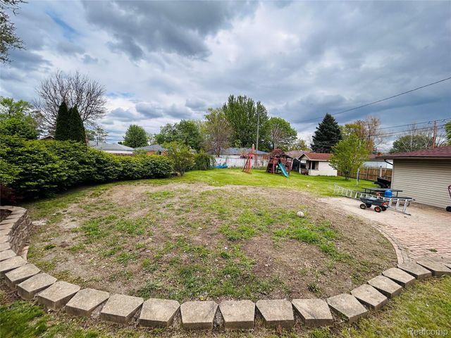 8186 Lenore Street, Dearborn Heights, MI 48127