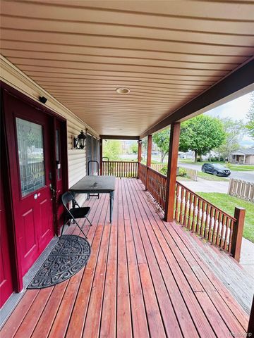 8186 Lenore Street, Dearborn Heights, MI 48127