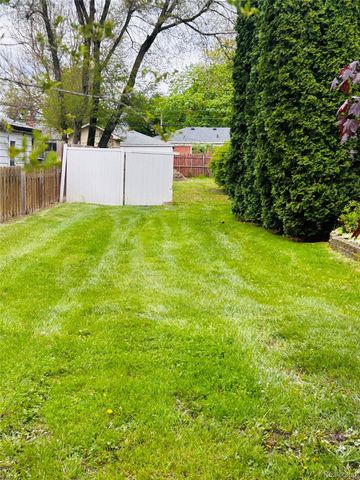 8186 Lenore Street, Dearborn Heights, MI 48127