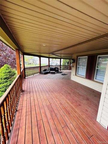 8186 Lenore Street, Dearborn Heights, MI 48127