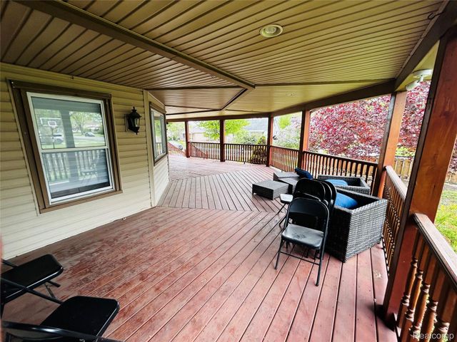 8186 Lenore Street, Dearborn Heights, MI 48127