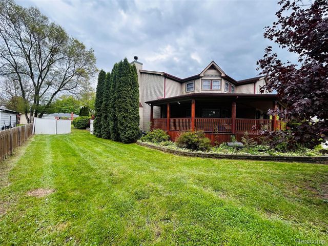 8186 Lenore Street, Dearborn Heights, MI 48127