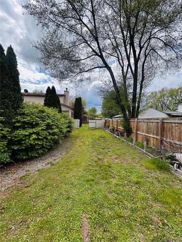 8186 Lenore Street, Dearborn Heights, MI 48127